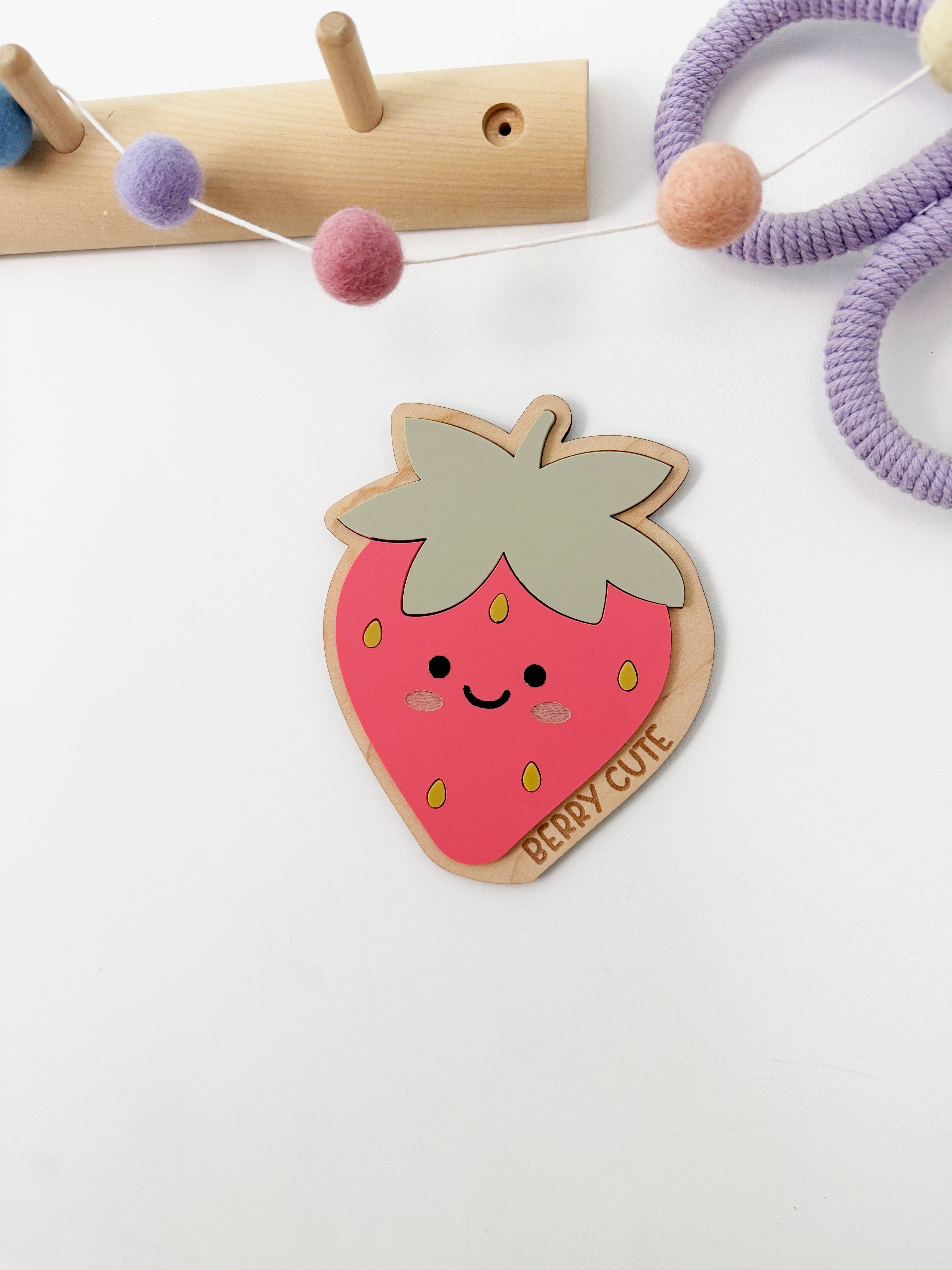 Berry cute Strawberry wall shape (10 Rays of Sunshine)
