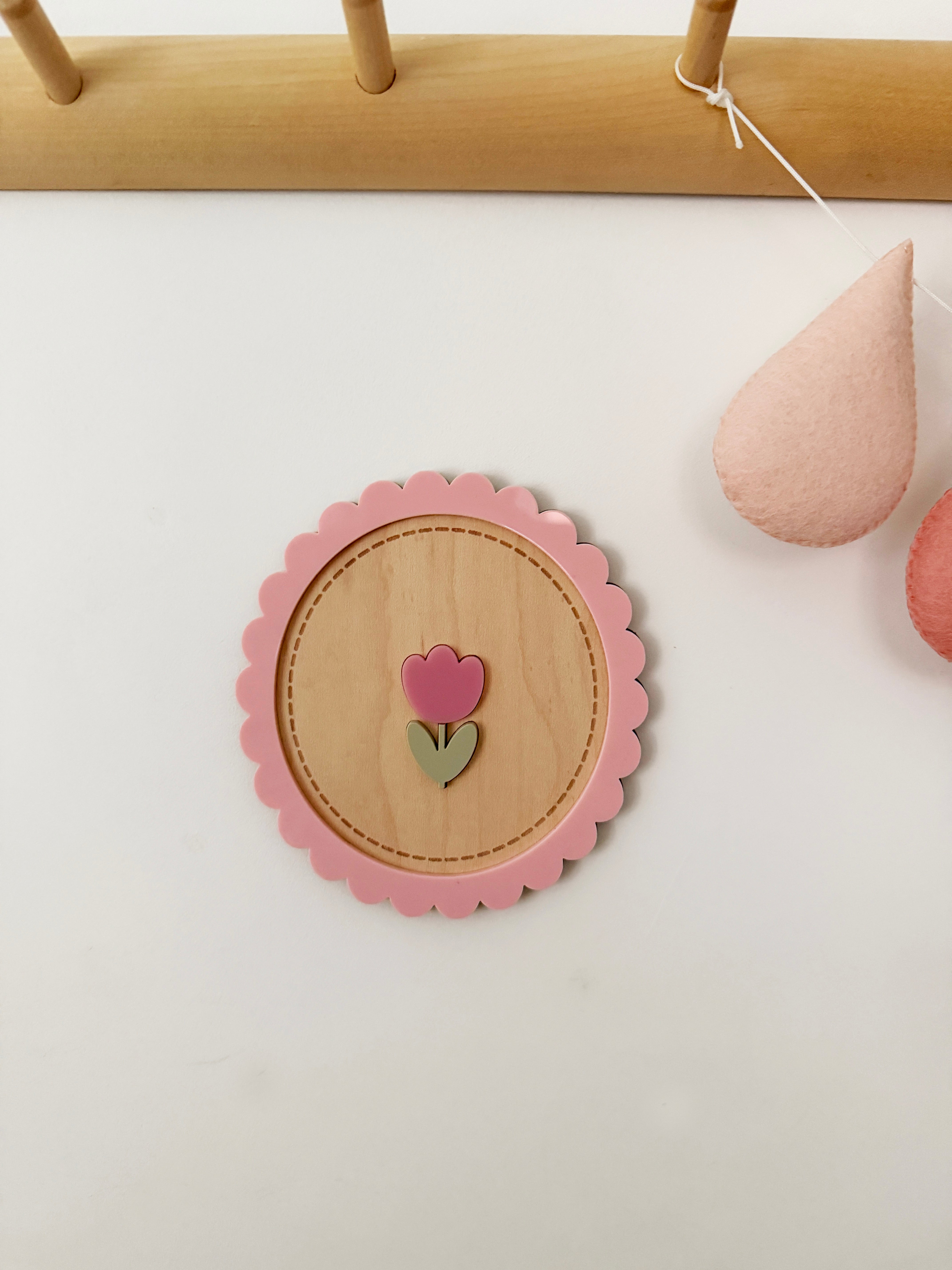 Scallop tulip wall plaque