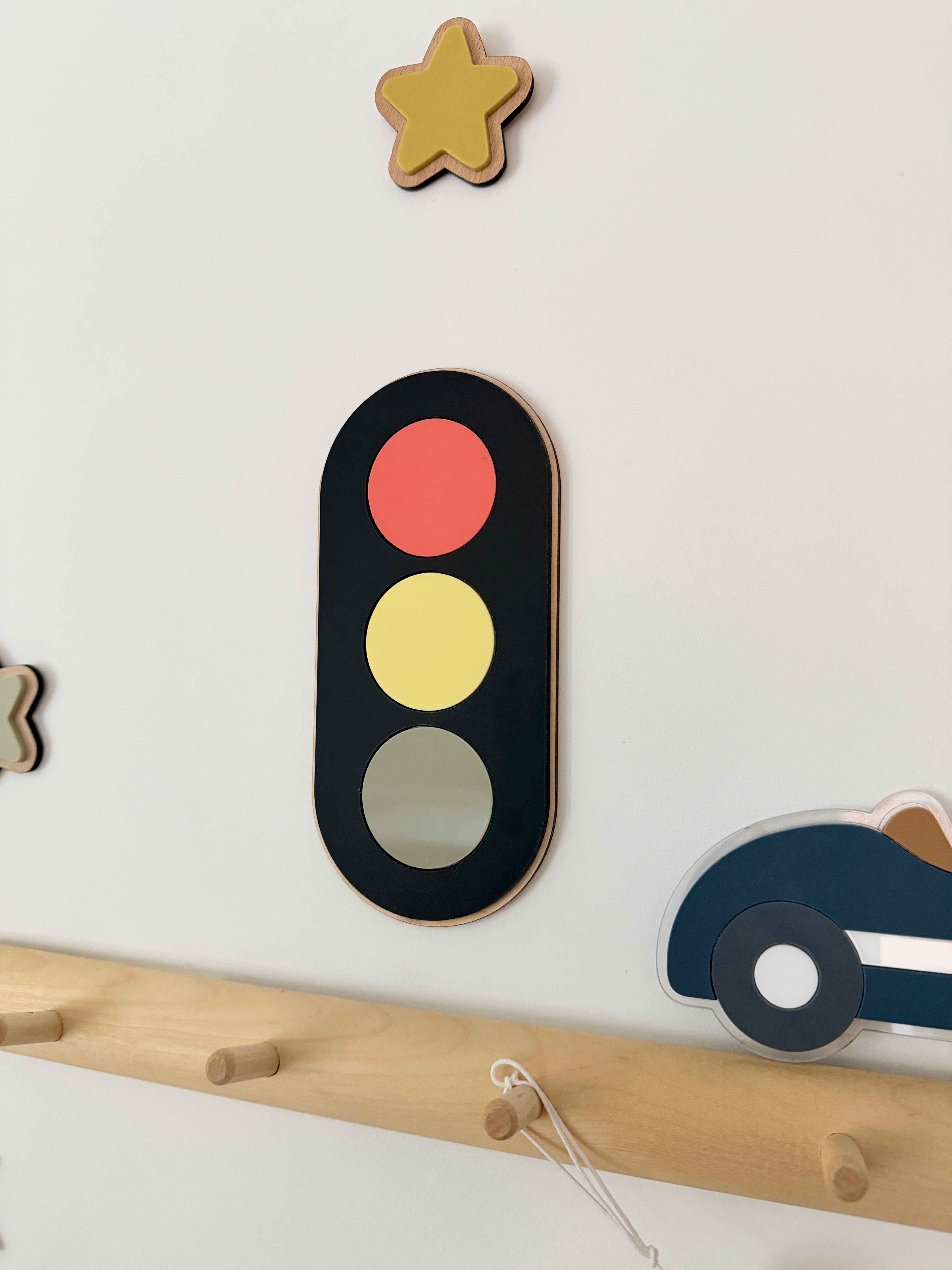 Traffic light wall shape