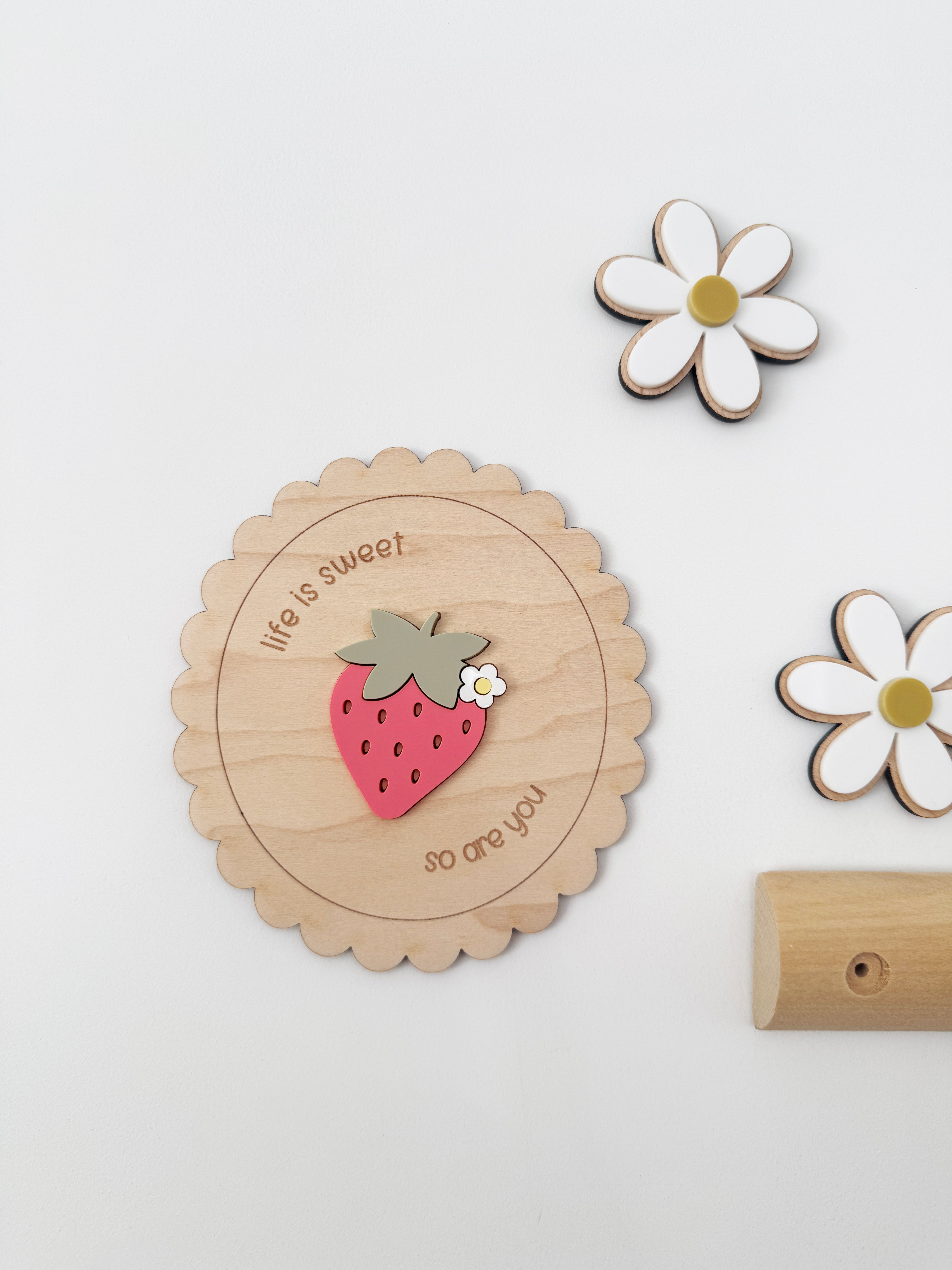 Sweet strawberry scallop edge wall plaque (Return of the Rays)