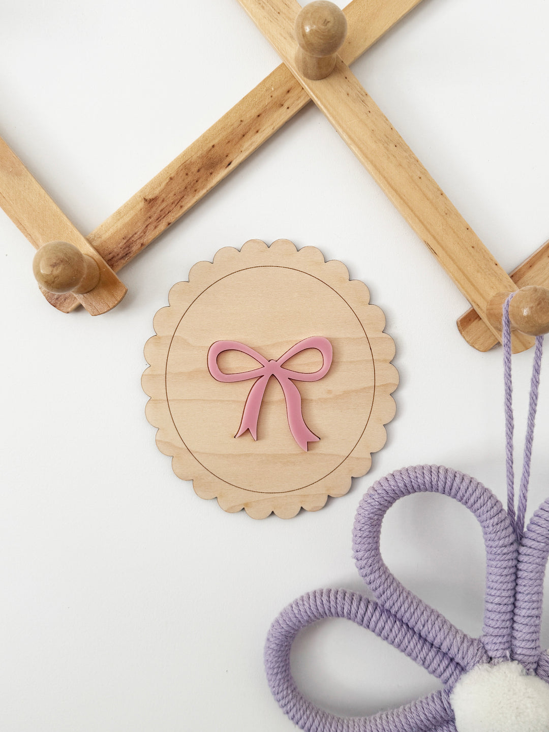 Bow scallop edge wall plaque (10 Rays of Sunshine)