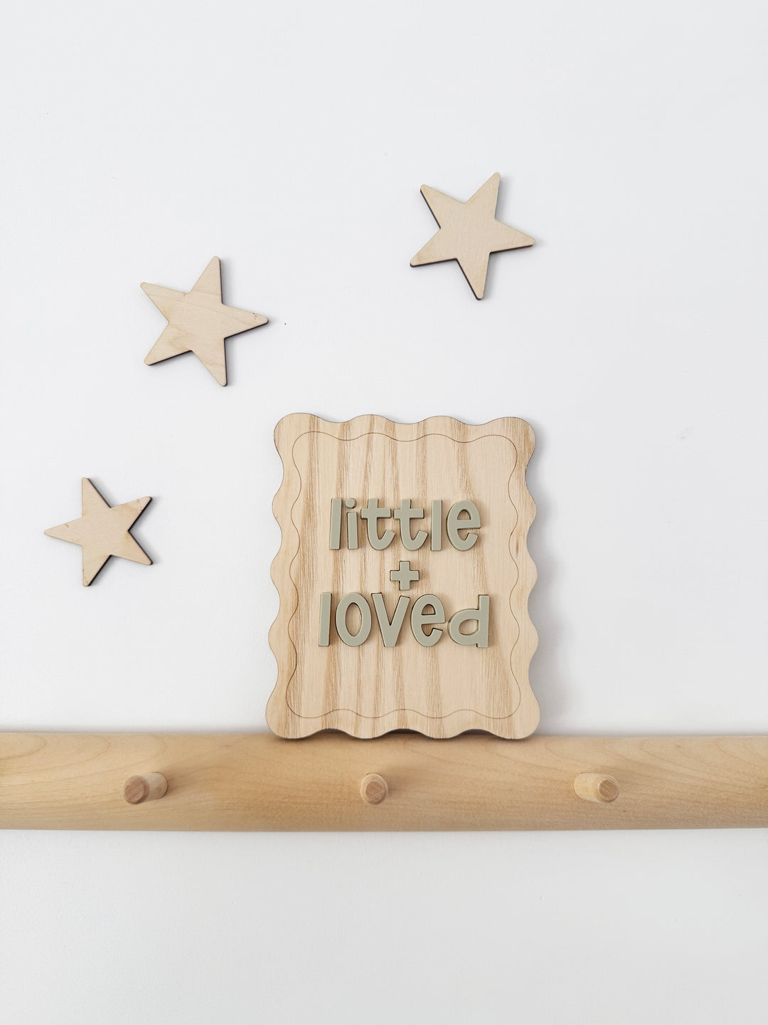 Little and loved squiggle edge wall plaque (10 rays of Sunshine)