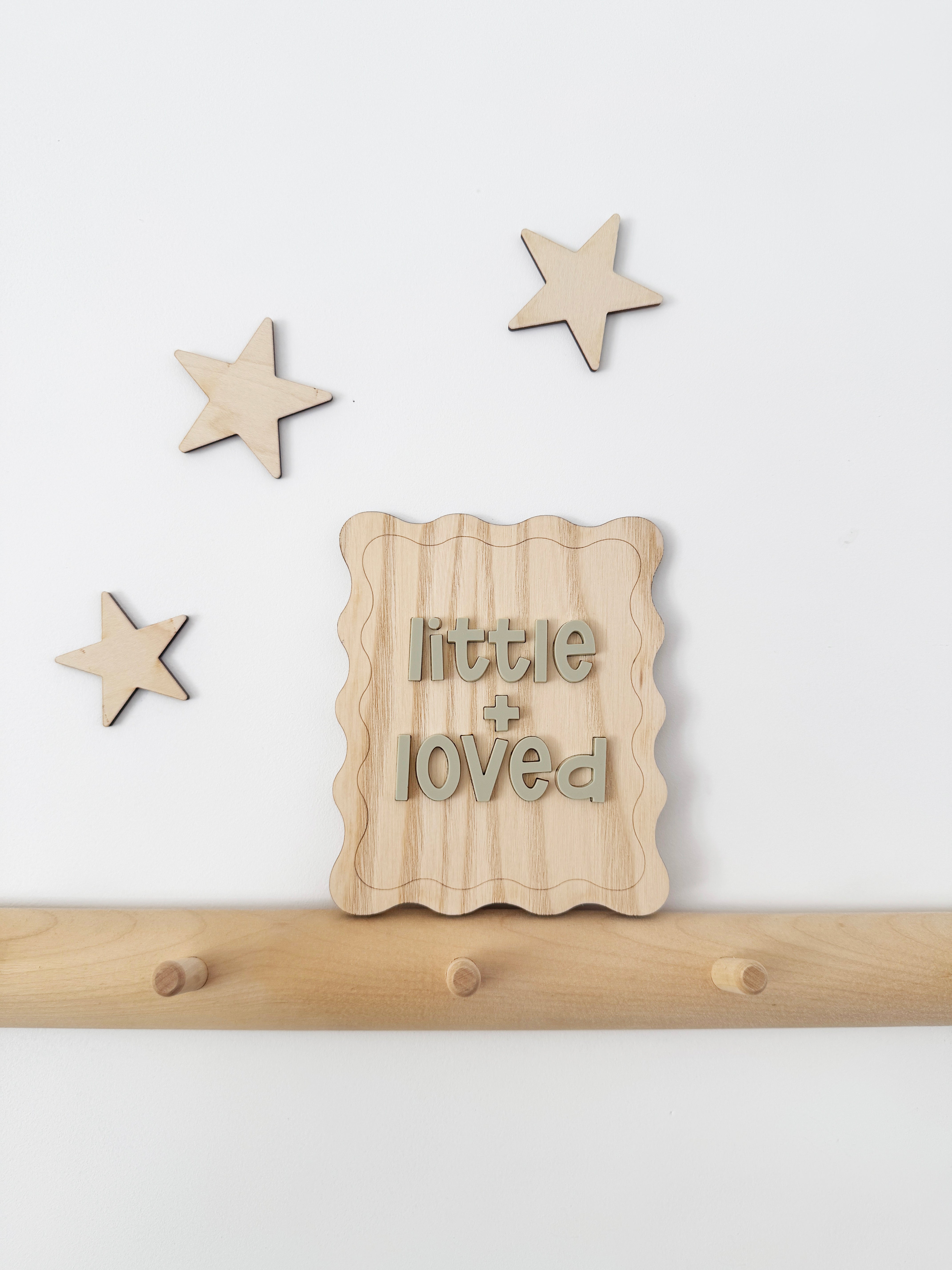 Little and loved squiggle edge wall plaque (Return of the Rays)