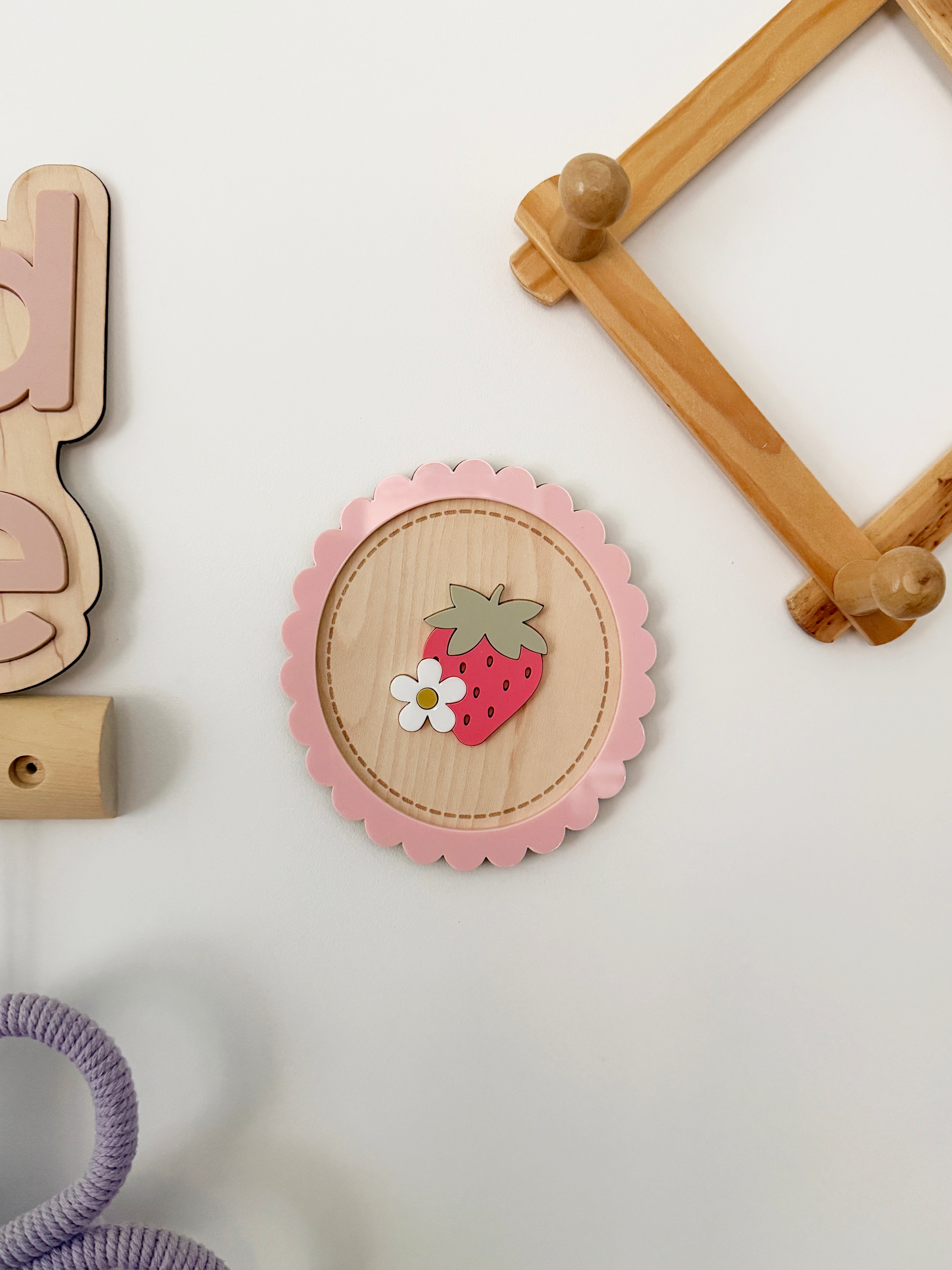 Floral strawberry scallop wall plaque