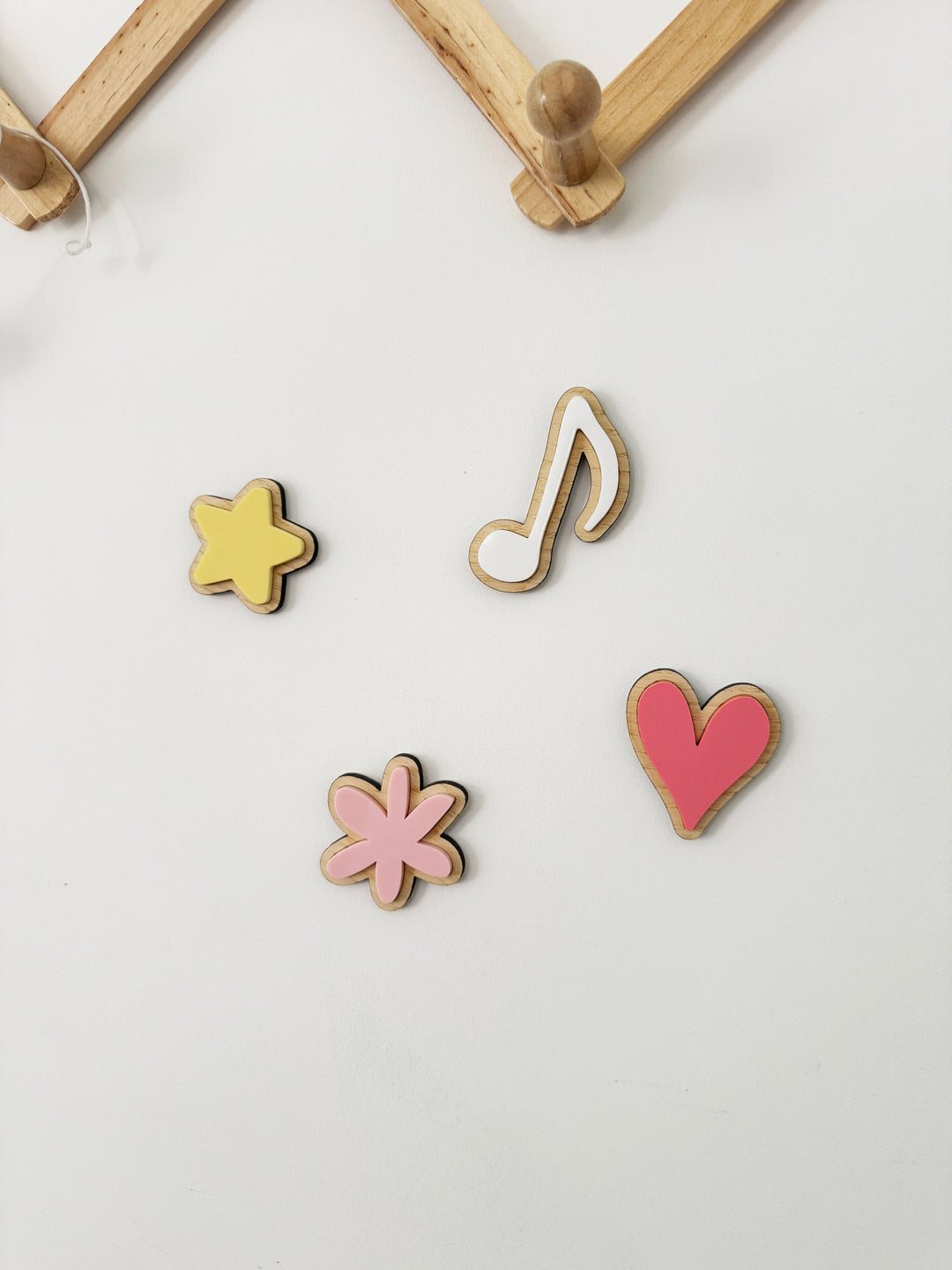 Double layer confetti wall shapes