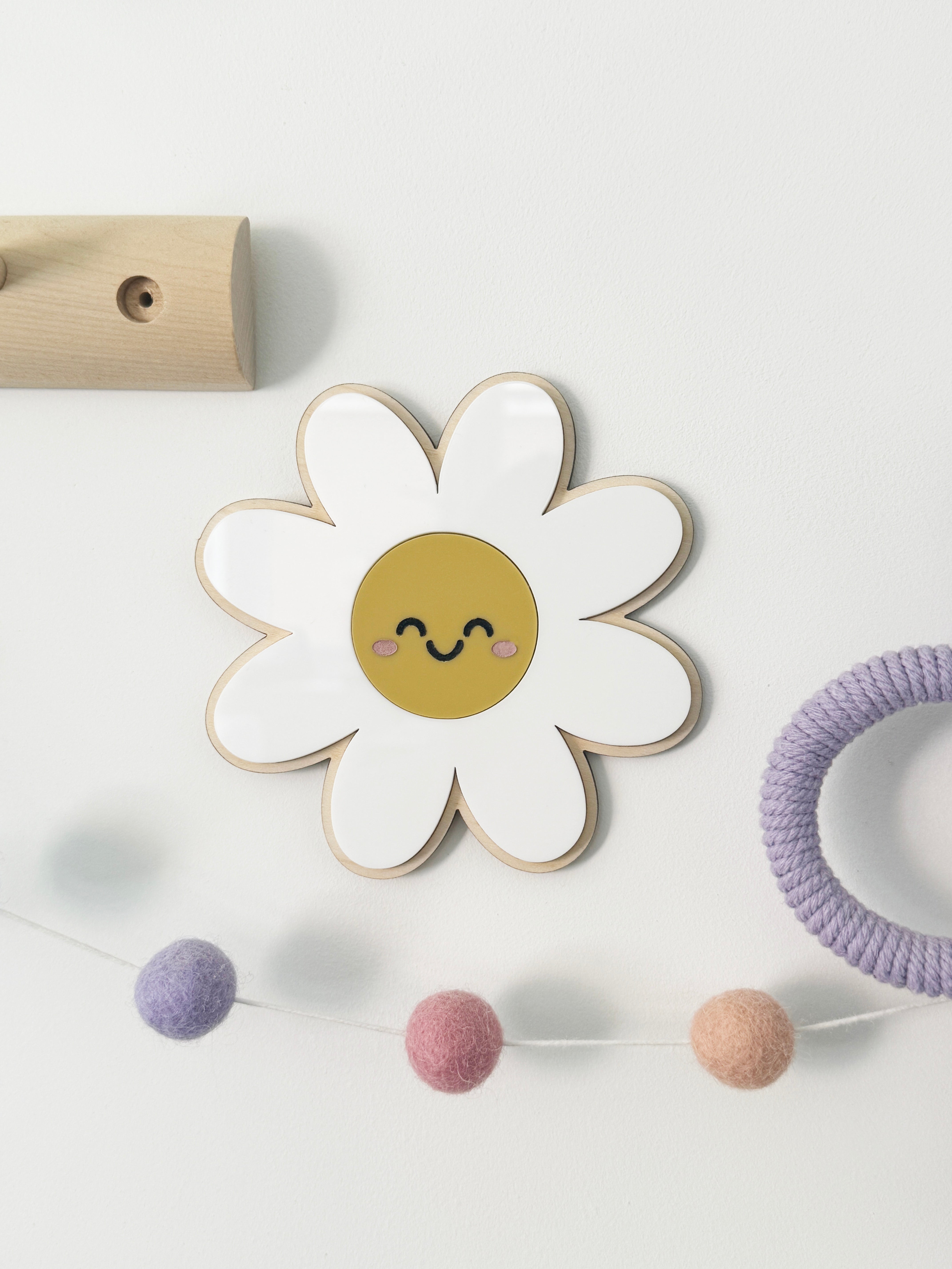Smiley daisy wall shape
