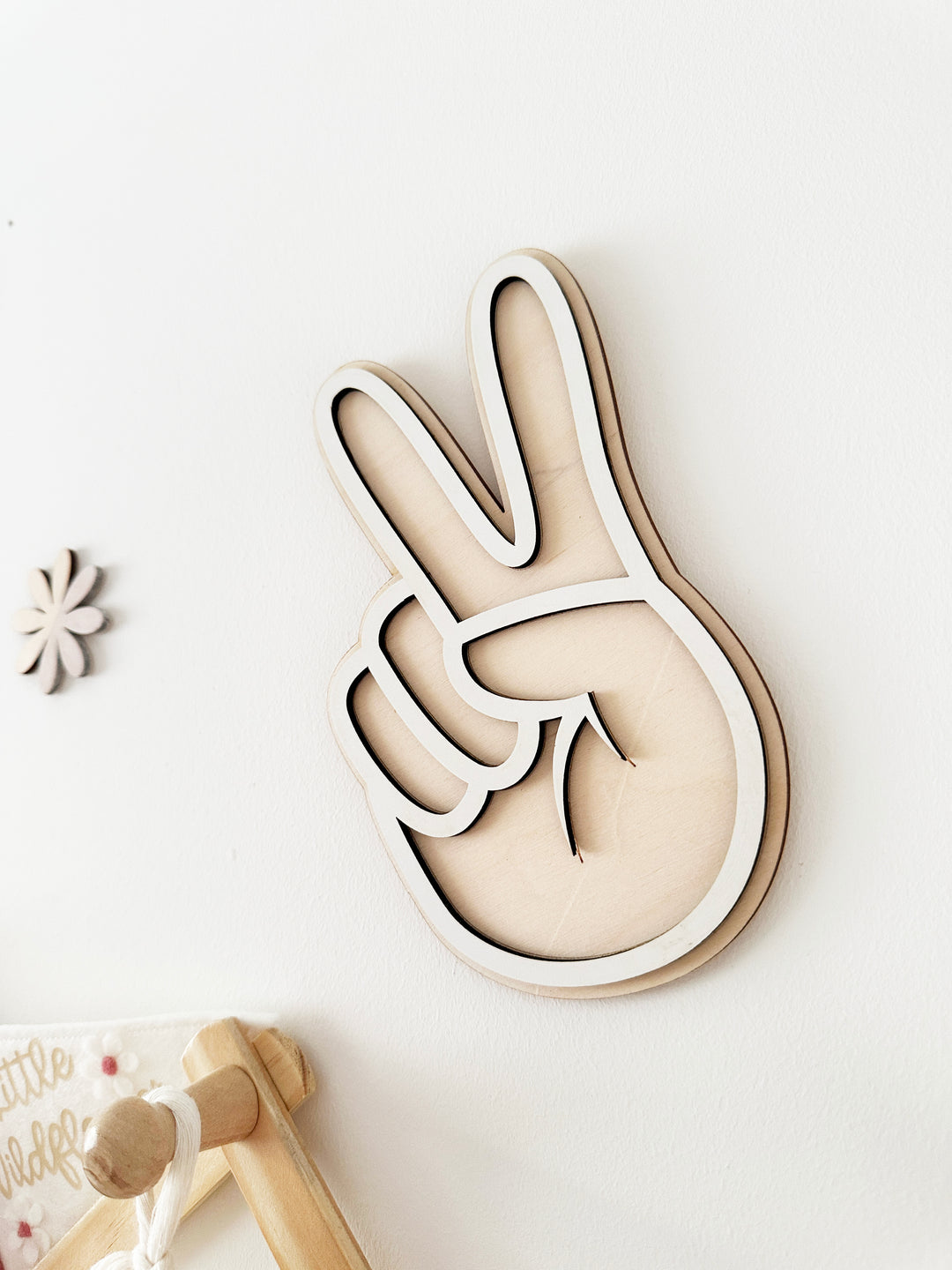 Peace sign wall shape (white)