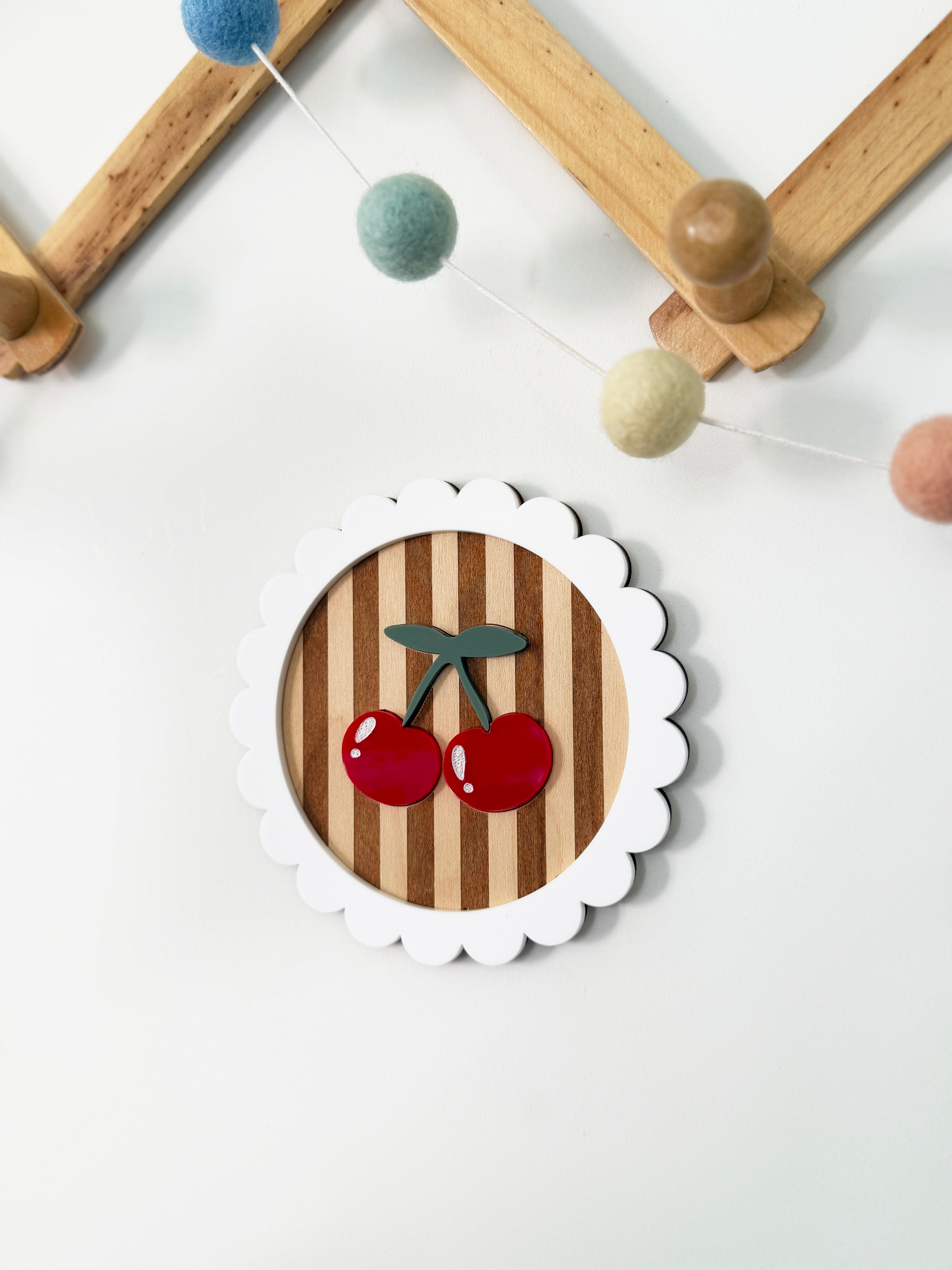 Scallop cherry stripe wall plaque (10 Rays of Sunshine)