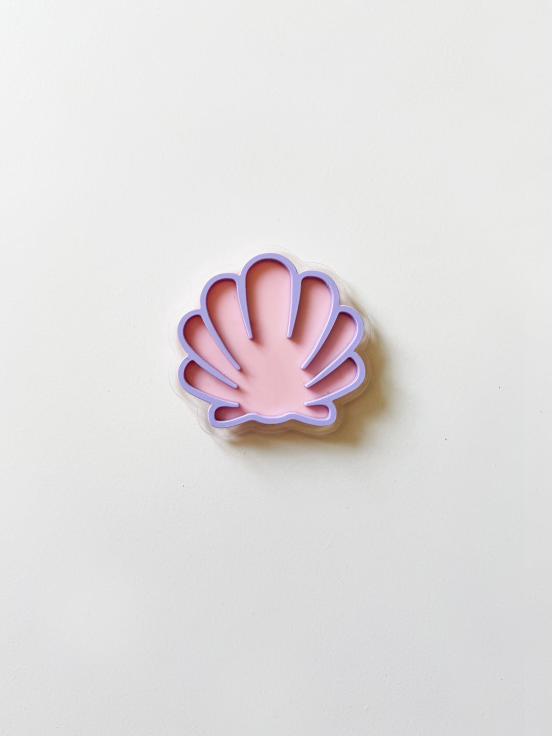 Shell locker magnet