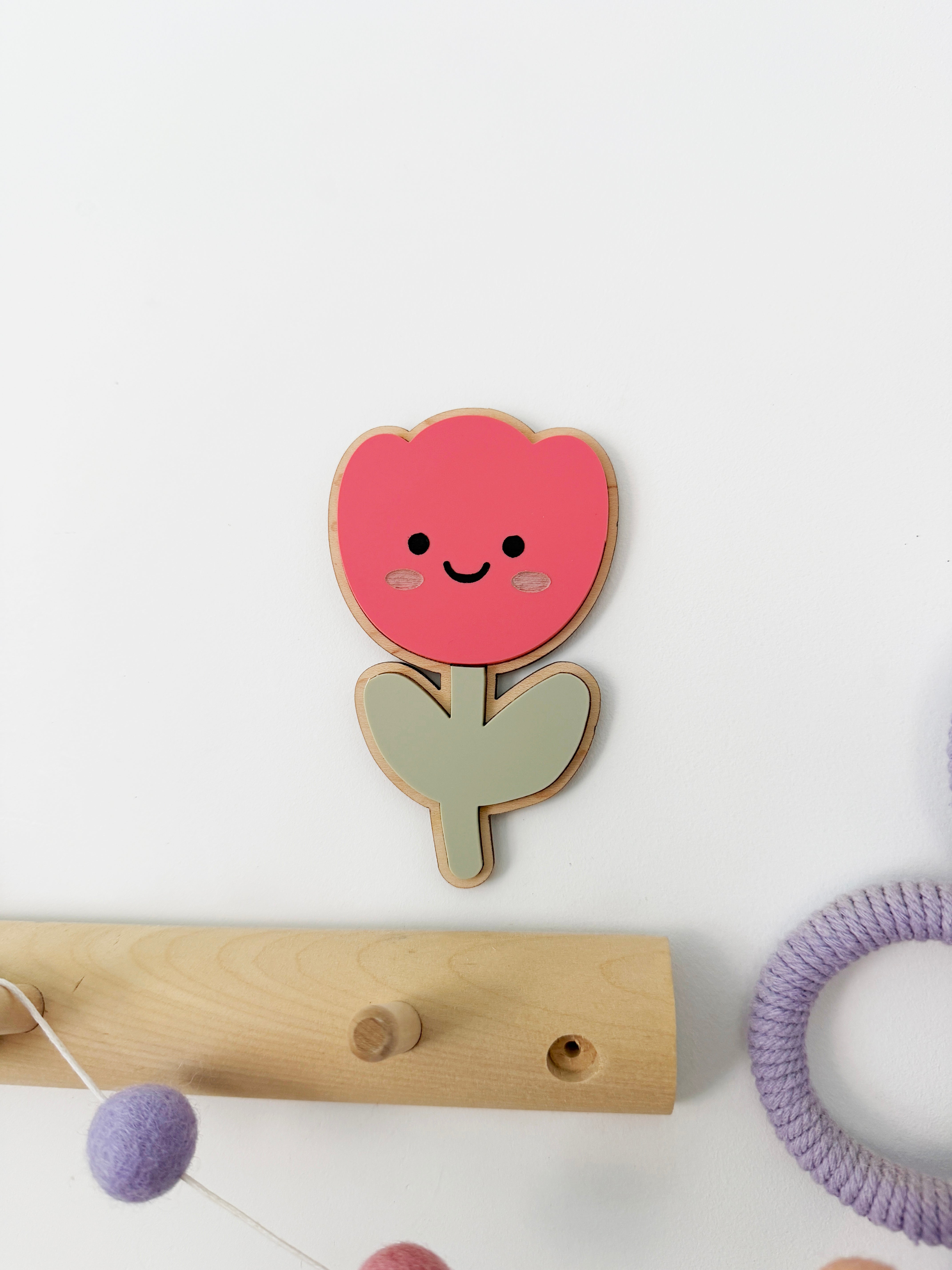 Smiley tulip wall shape (10 Rays of Sunshine)
