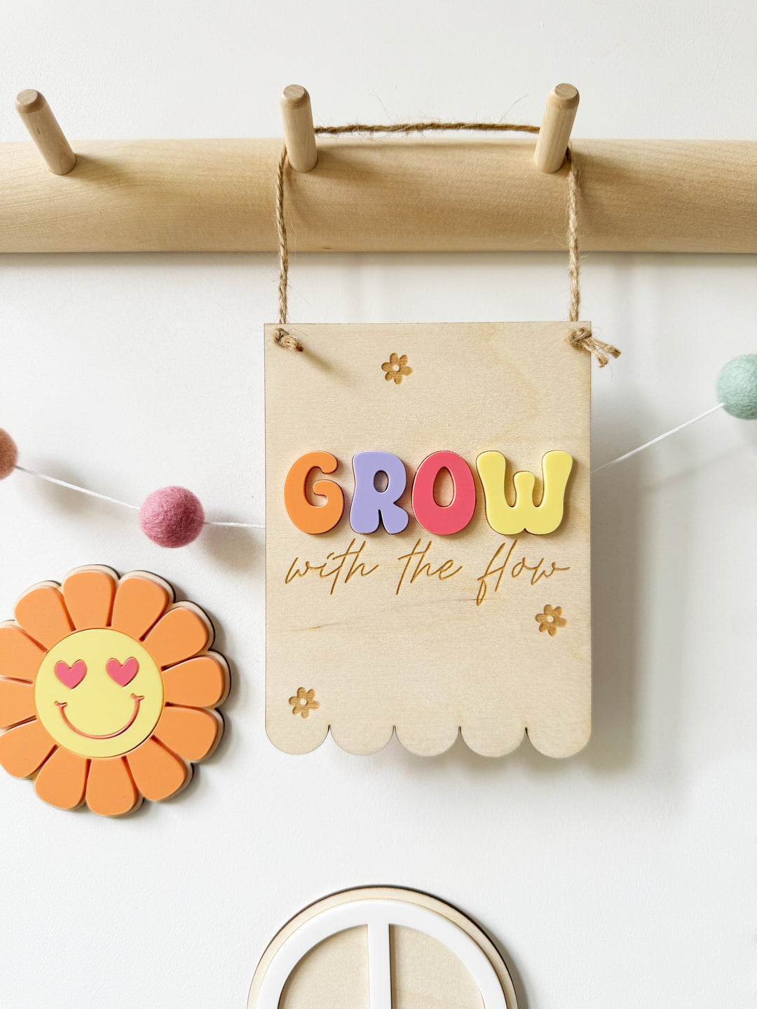 Retro happy flower wall plaque