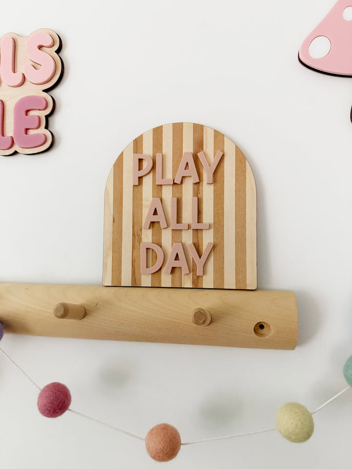 Play all day stripe arch shelf sitter (10 Rays of Sunshine)