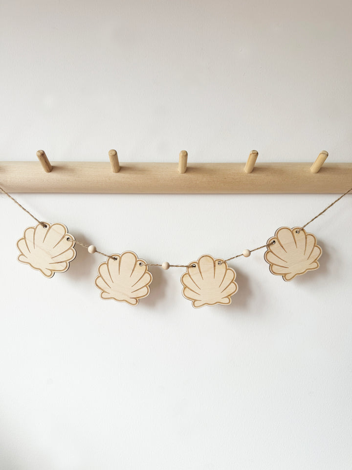 Clam shell bunting
