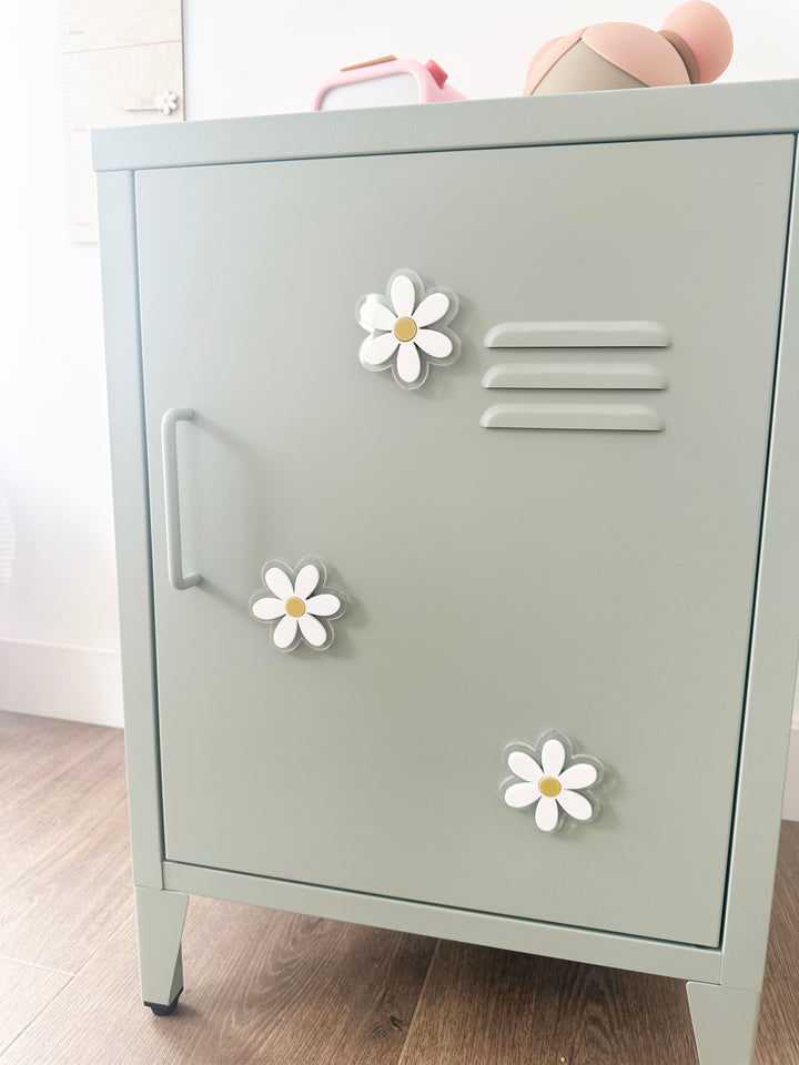 Daisy locker magnet