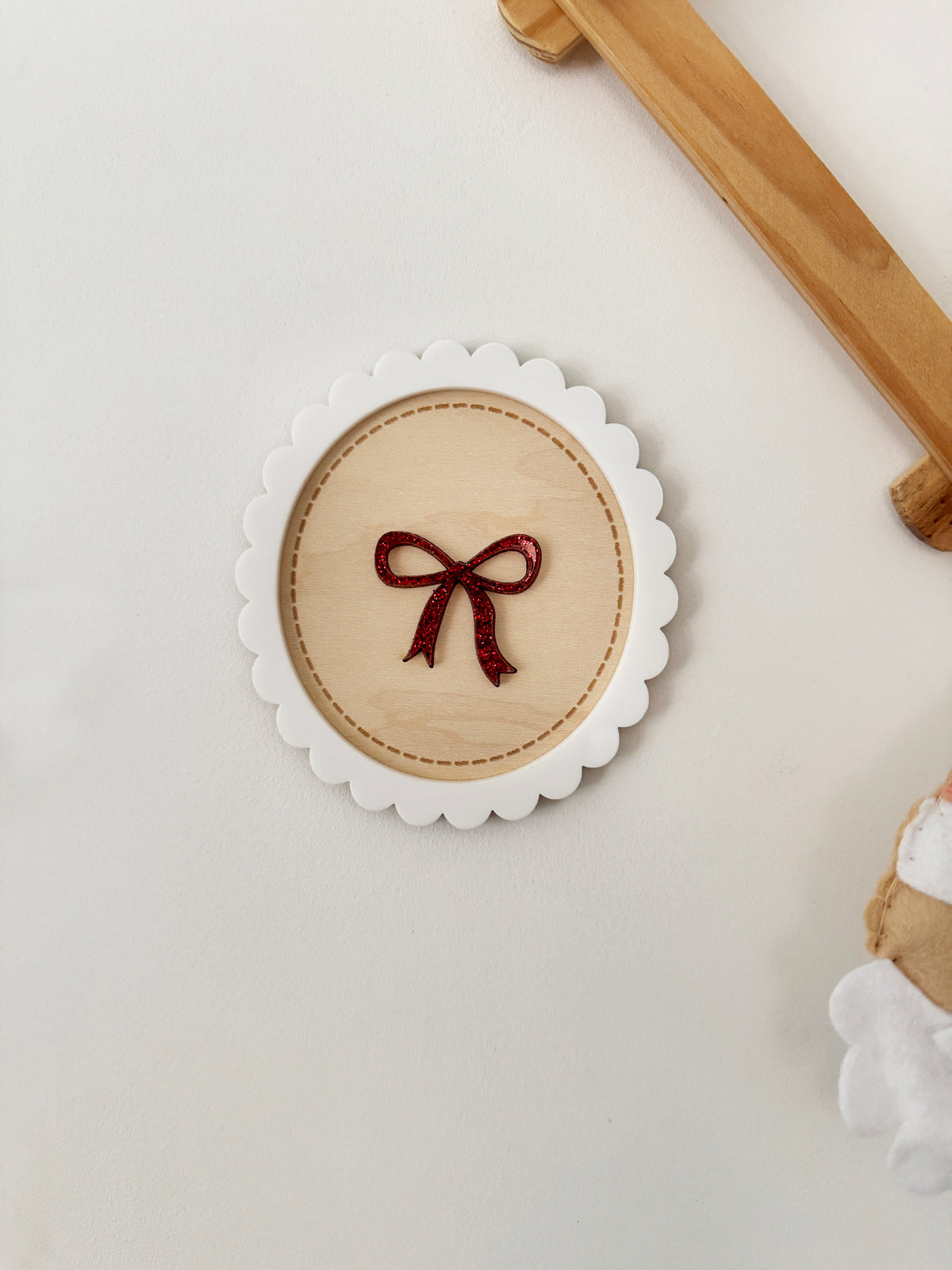 Bow scallop wall plaque