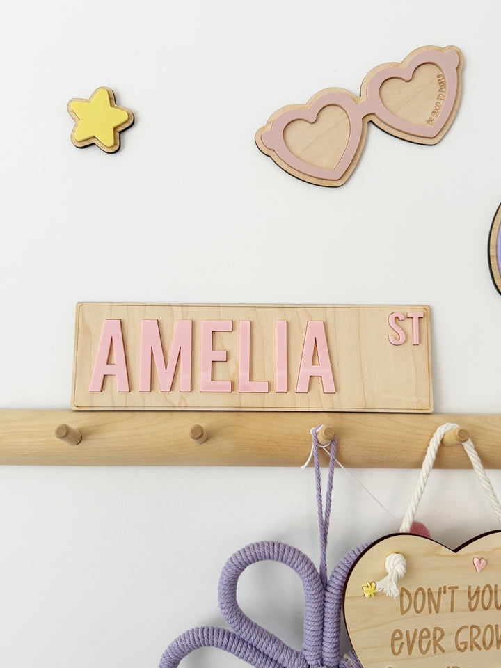 Personalised street name sign
