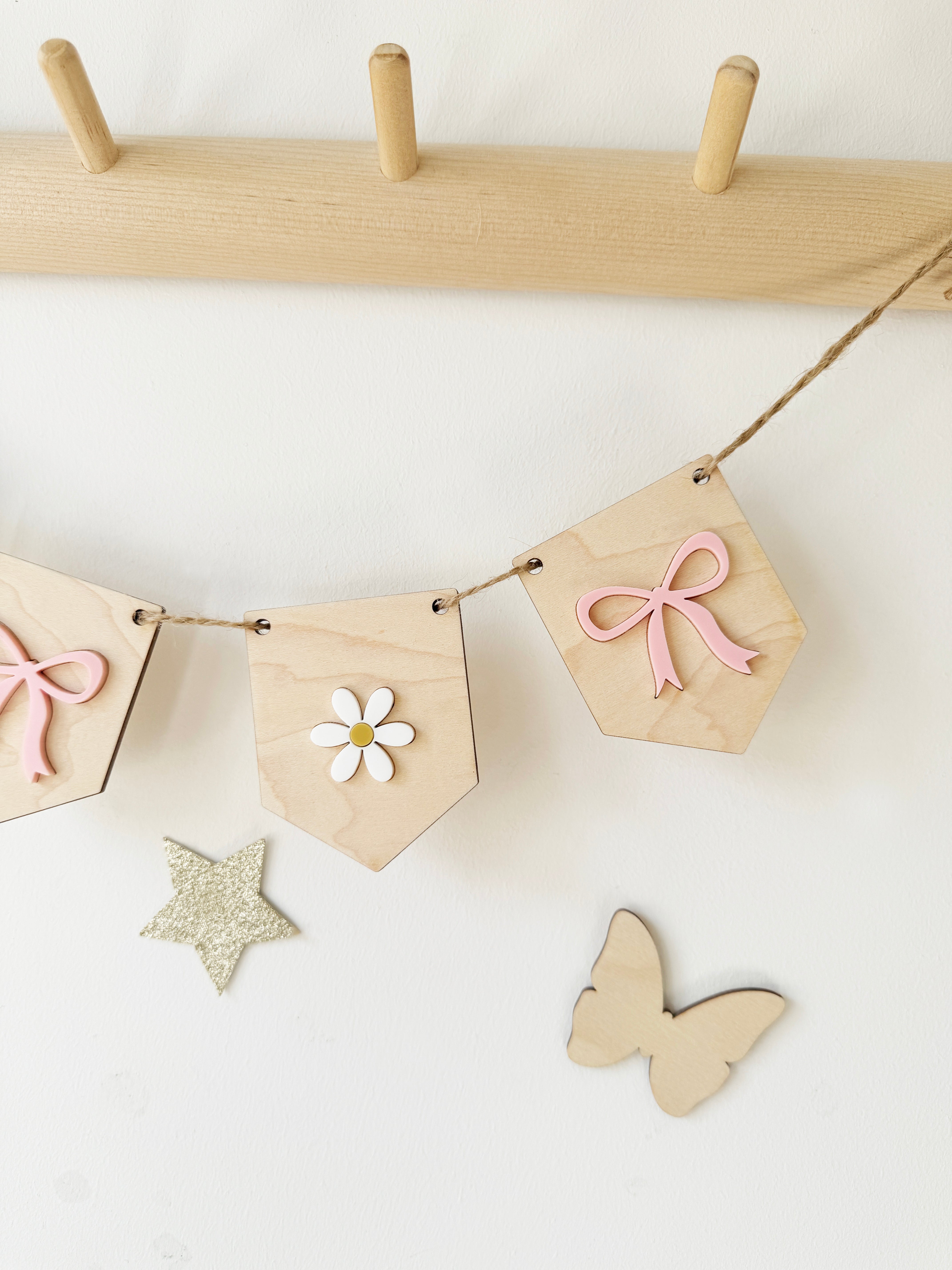 Bow & Daisy bunting (Return of the Rays)