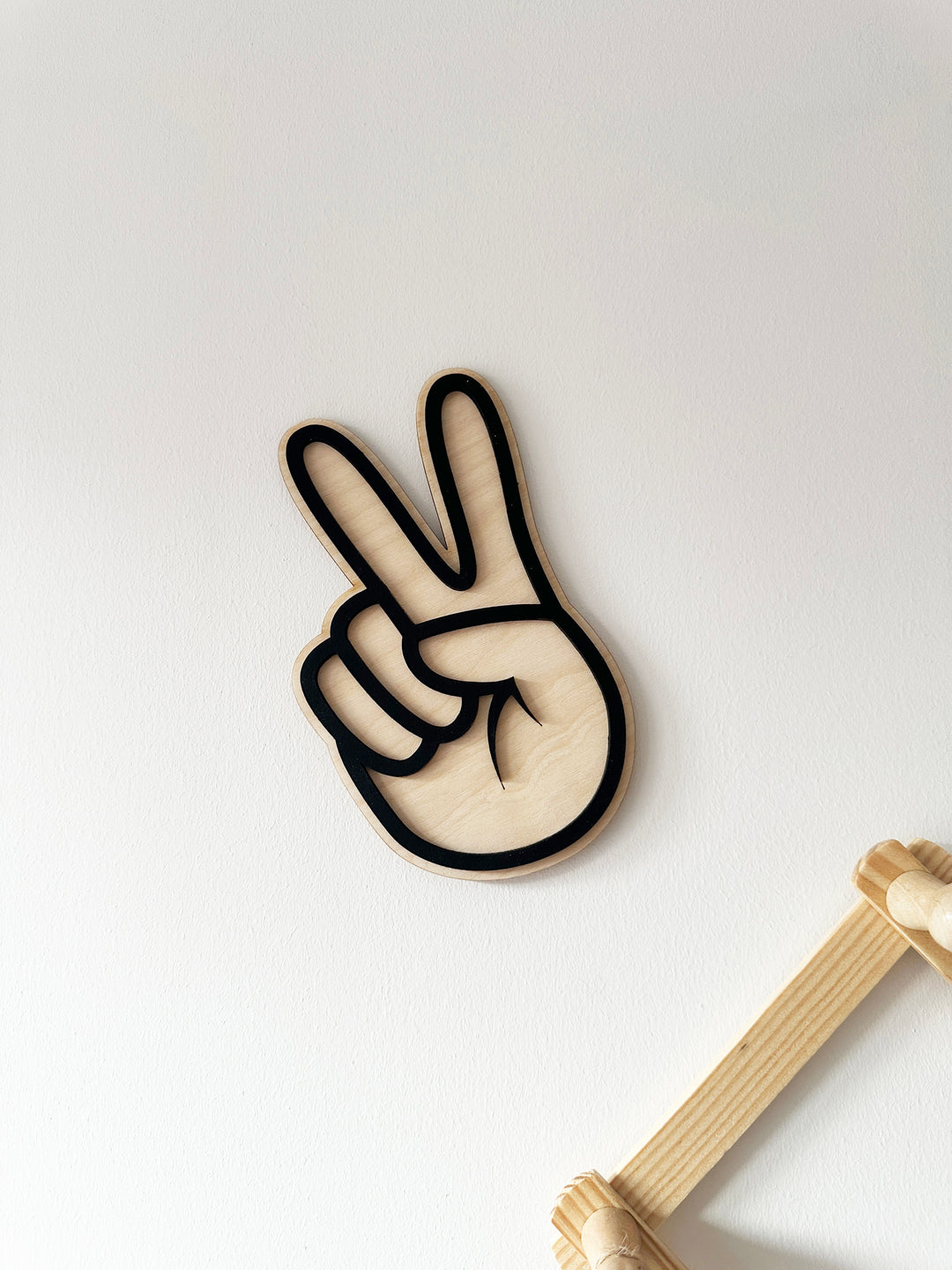 Peace sign wall shape small (black)