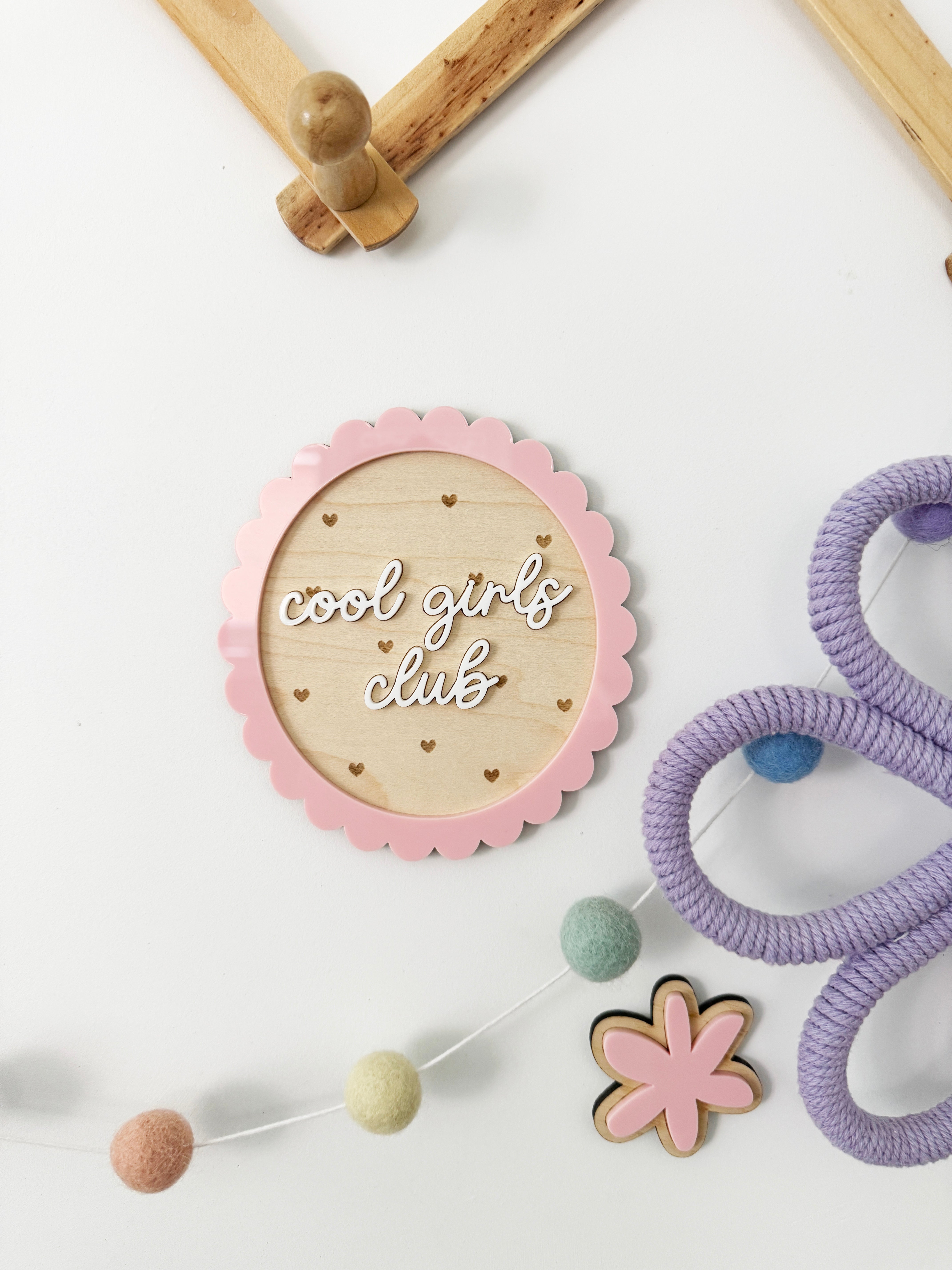 Cool girls club scallop wall plaque (Archive rays)