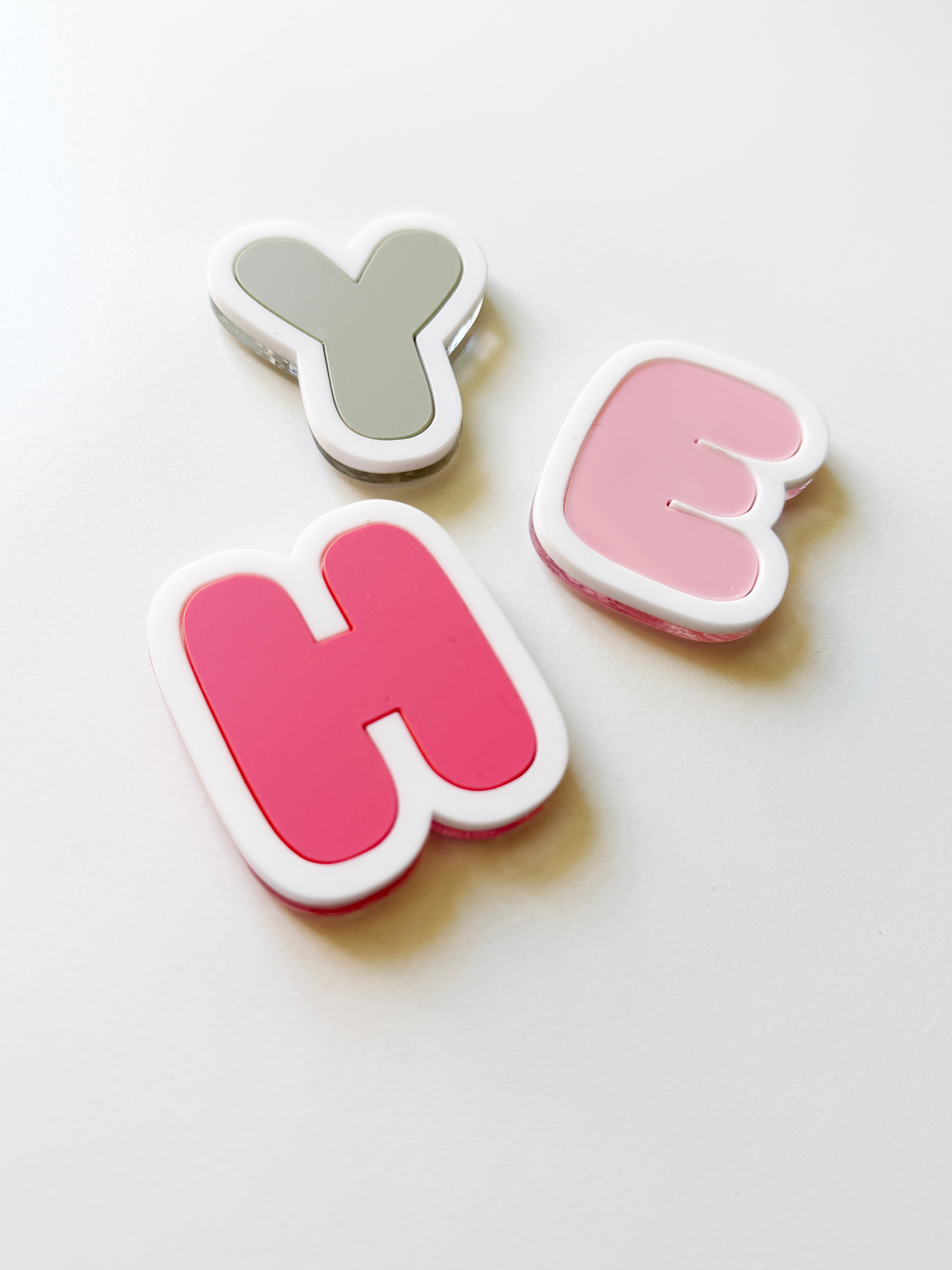 Bubble letter locker magnets