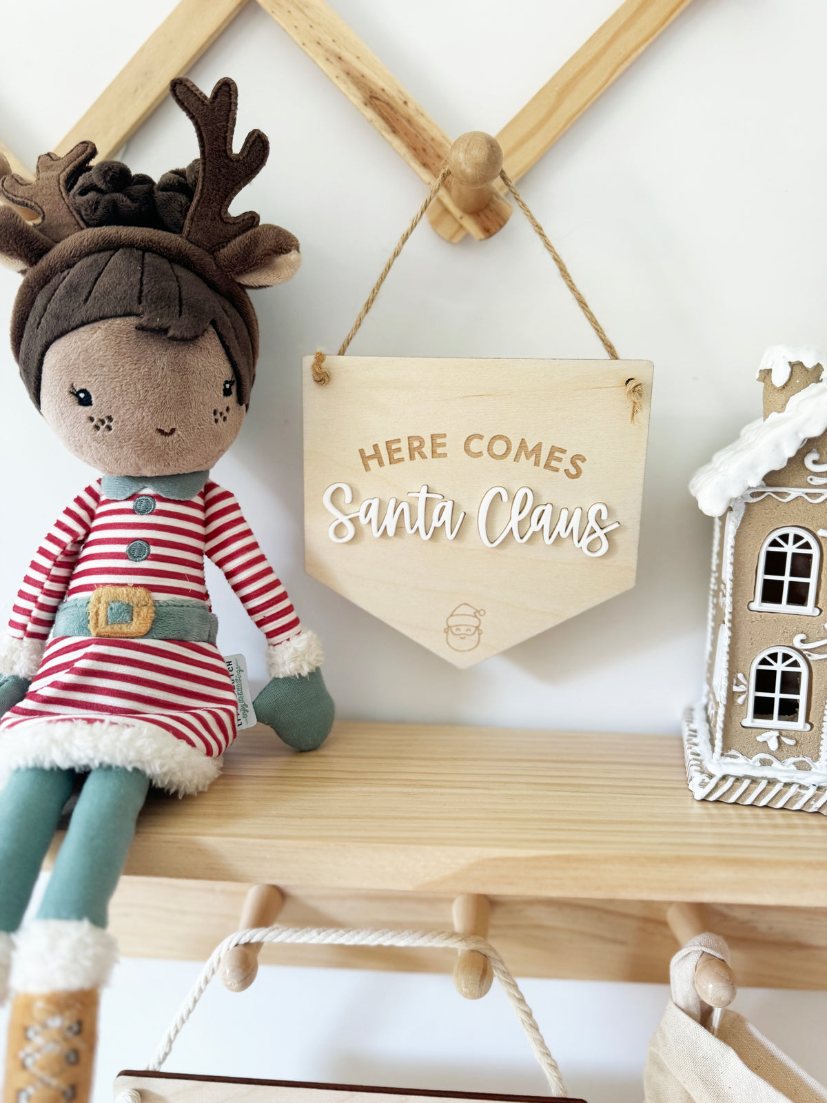Here comes Santa Claus mini pennant