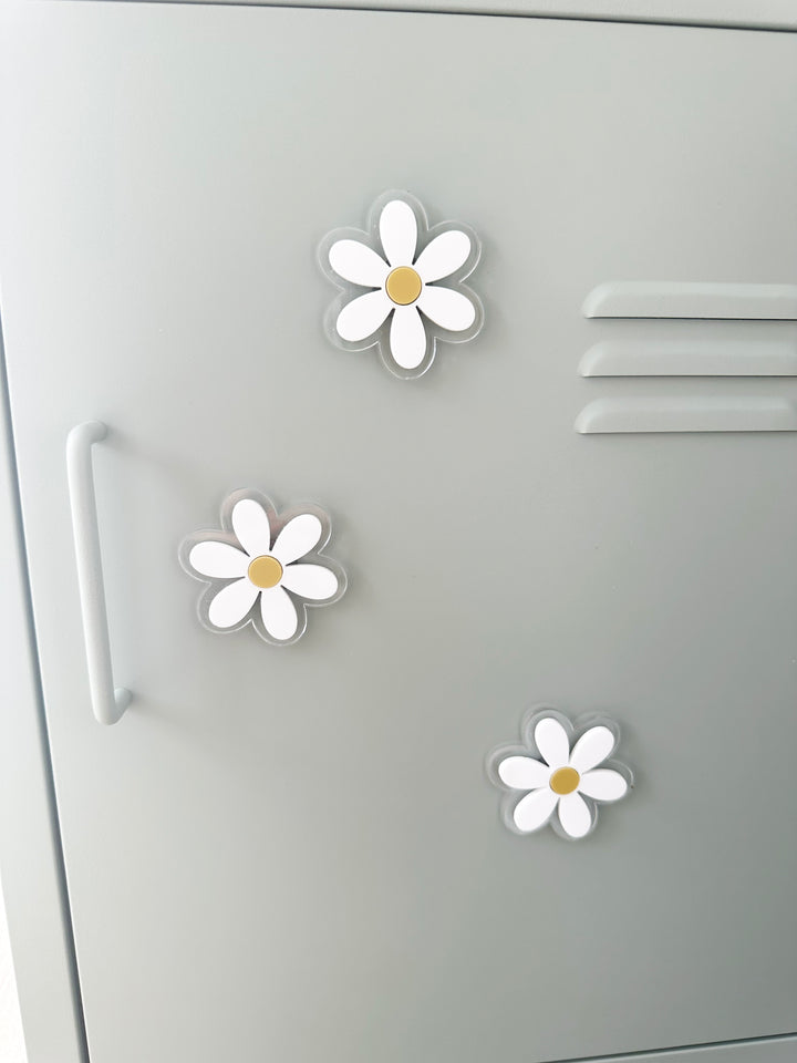 Daisy locker magnet