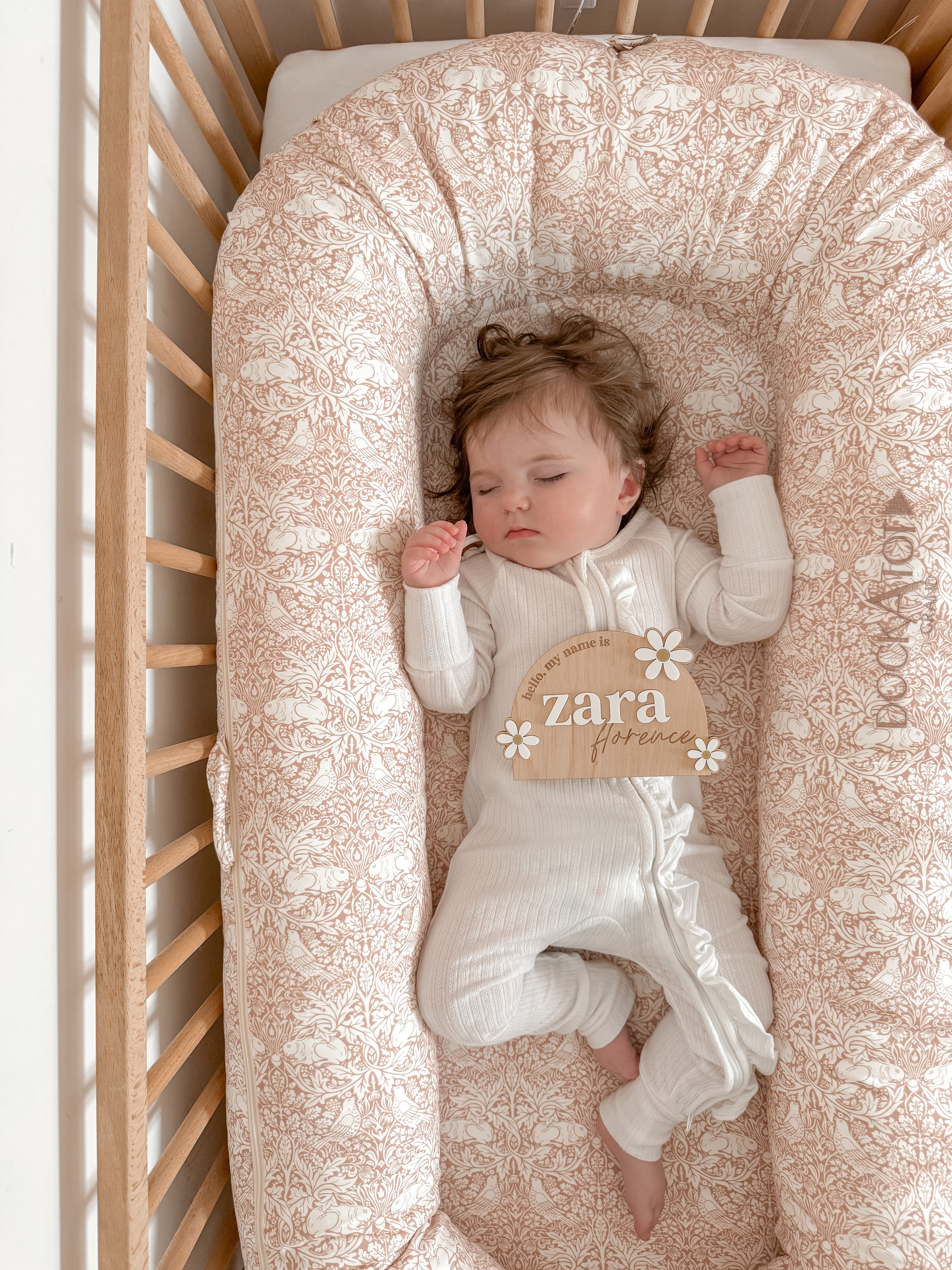 Personalised daisy baby name announcement arch