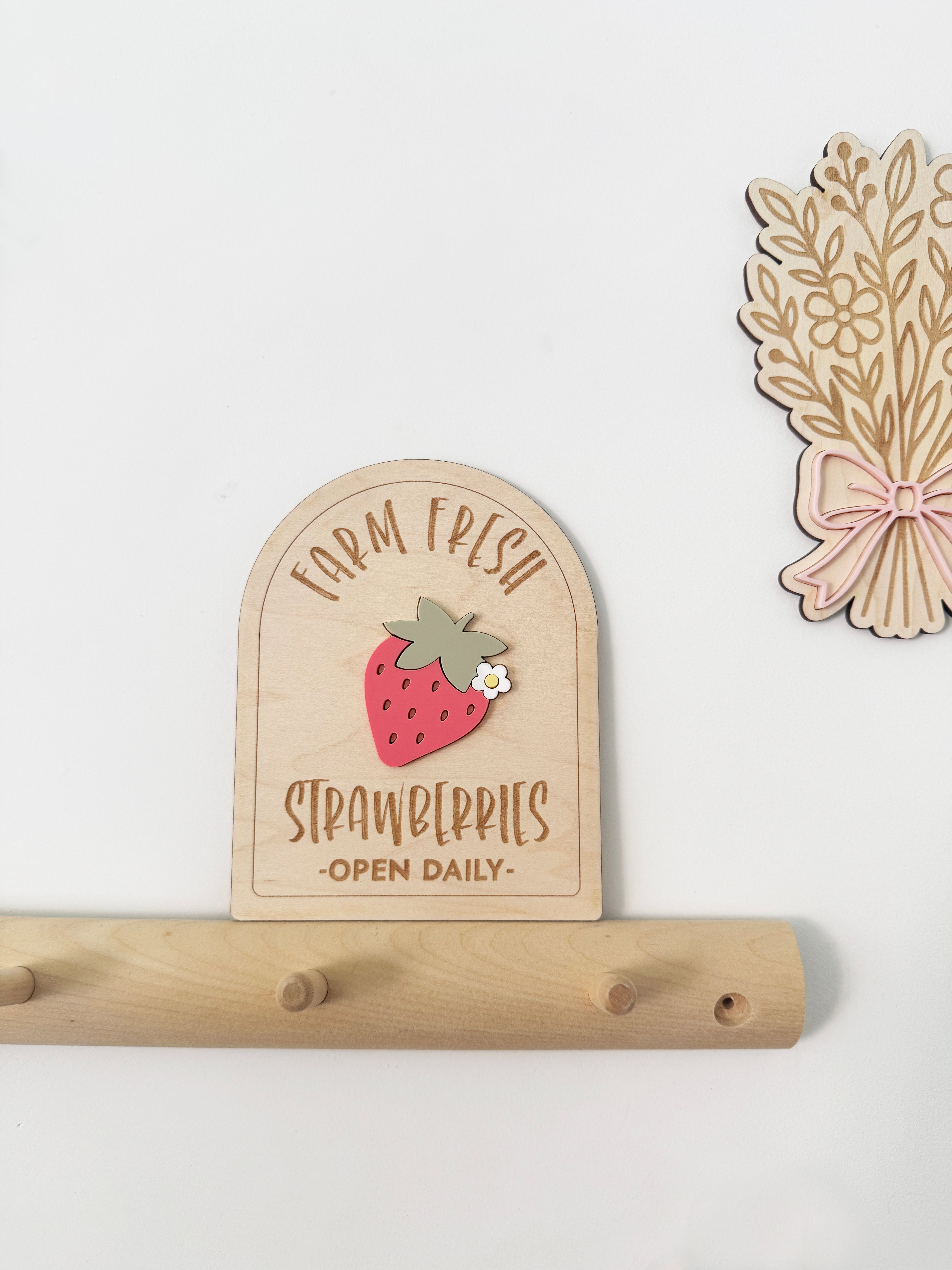 Farm fresh strawberries shelf sitter arch (Foodie rays)
