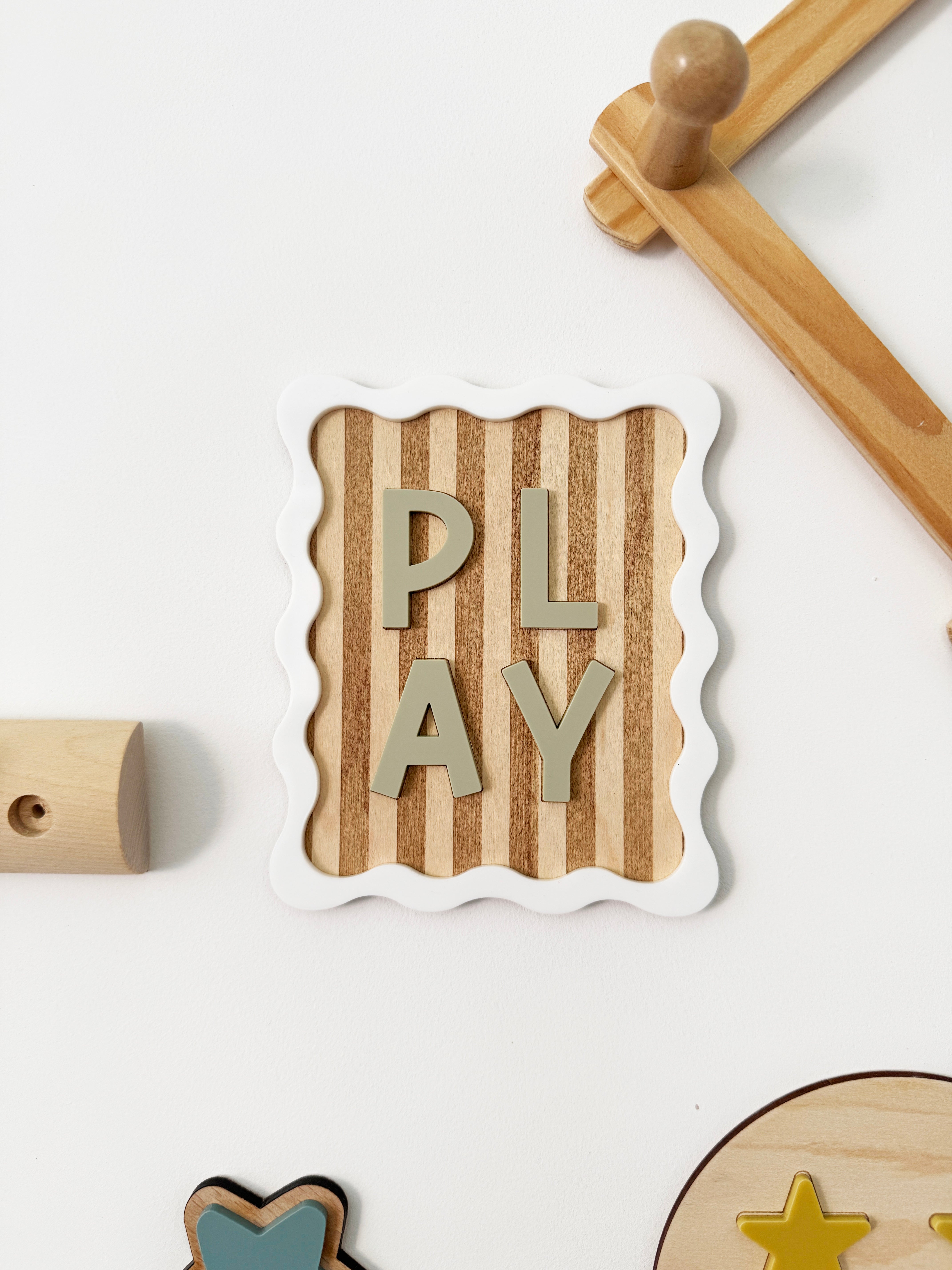 PLAY squiggle edge wall plaque (Return of the Rays)